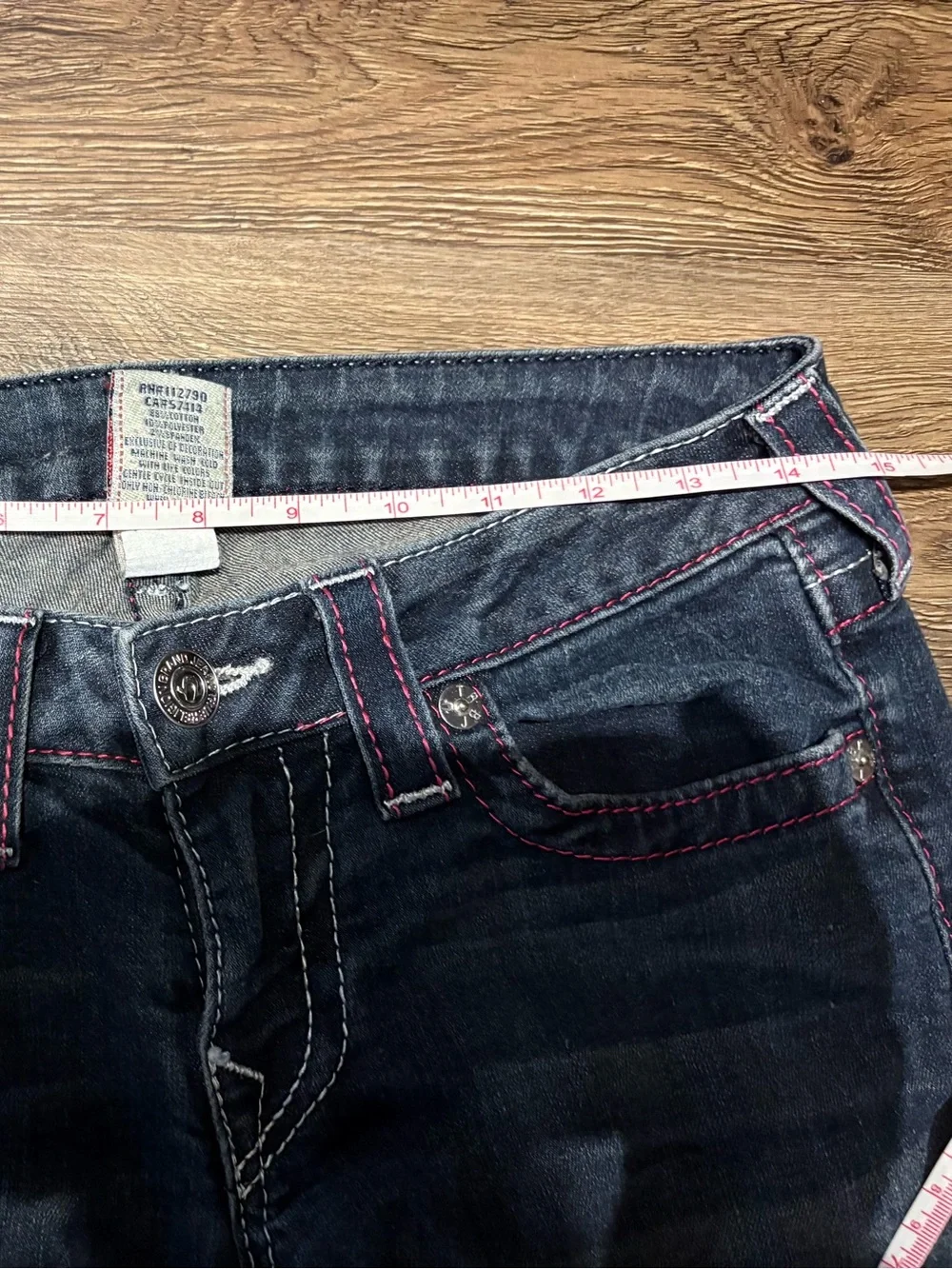 True religion skinny jeans dark wash with pink stitching - Picture 6 of 8